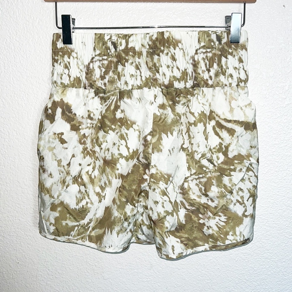 Halara Tie Dye Green And White High Waisted Lined Shorts NEW - Picture 4 of 12